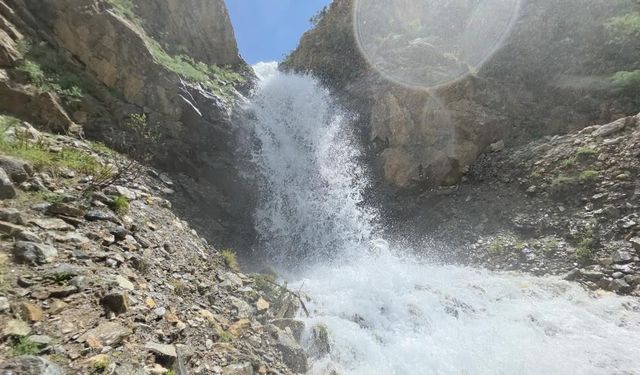 20 yıldır kurumuştu: Su kaynağı yeniden akmaya başladı