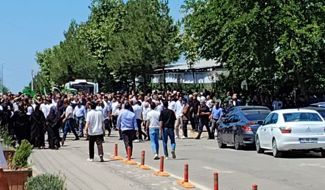 Batman'da silahlı saldırıda hayatını kaybeden 3 kişi toprağa verildi