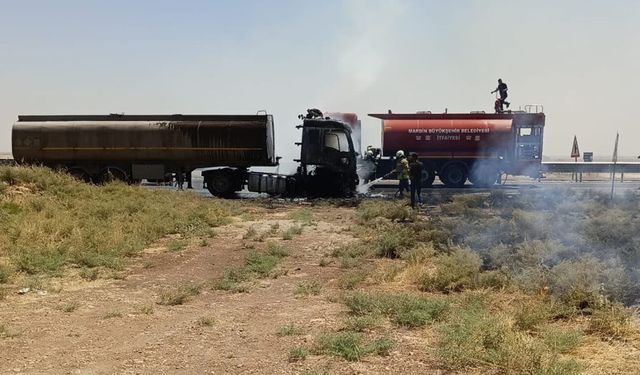 Mardin'de seyir halindeki tanker alev aldı
