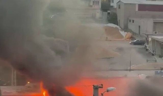 Adıyaman'daki hurdalık yangını paniğe yol açtı