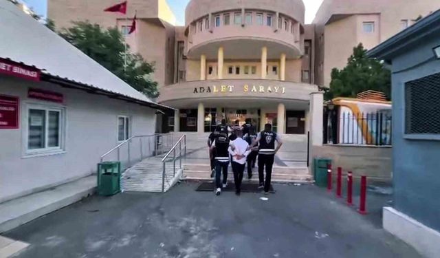 Kendilerini kamu görevlisi olarak tanıtan dolandırıcılar tutuklandı