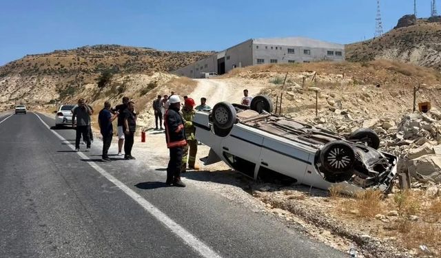Mardin'de takla atan otomobilde 2 kişi yaralandı