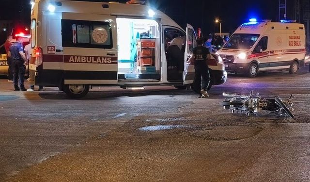 Otomobil ile motosiklet çarpıştı: 1 yaralı