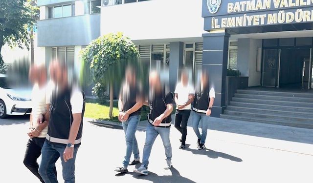 Pamuk yüklü iki tırda 112 kilo esrar ele geçirildi