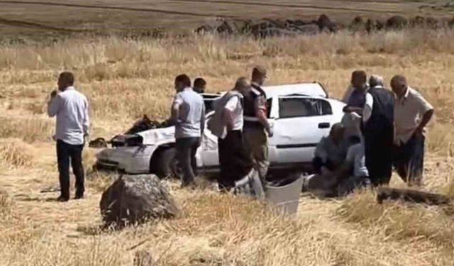 Şanlıurfa'da şarampole devrilen otomobil takla attı