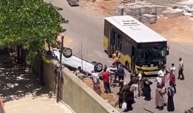 Siirt'te belediye otobüsü ile hafif ticari araç çarpıştı: Bir yaralı