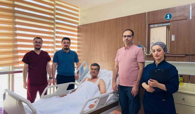 Siirt'te felç riski taşıyan hasta başarılı şah damarı ameliyatıyla sağlığına kavuştu