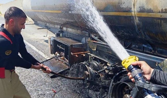 Şırnak'ta tır yangınında dorse kül oldu