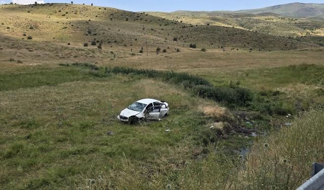 Bingöl'de otomobil araziye savruldu: 1'i bebek 3 yaralı