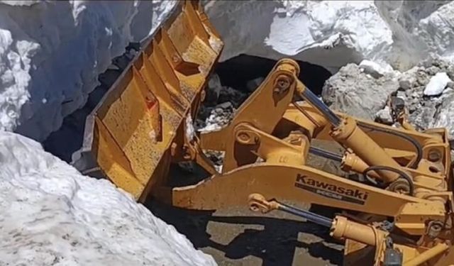 Bingöl'de temmuz ayında karla mücadele sürüyor