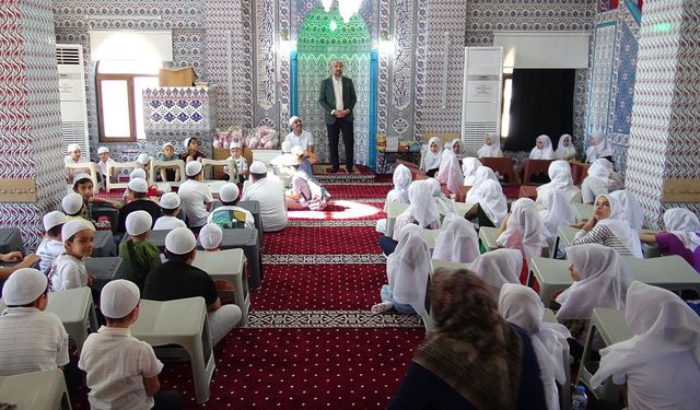 Camiler çocukların neşesiyle yeniden doldu