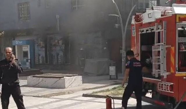 Çarşı merkezinde trafo patladı: Esnaf kalıcı çözüm bekliyor