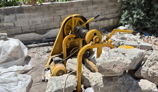 Çelik halata eli sıkışan vinç operatörü yaralandı