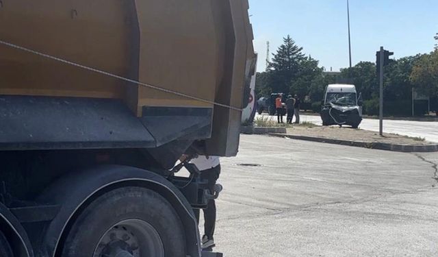 Gaziantep'te işçi servisi tıra arkadan çarptı: 11 yaralı