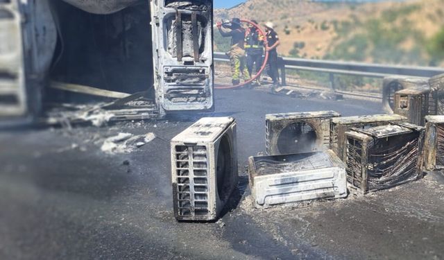 Diyarbakır Yolu’nda klima yüklü kamyonette yangın çıktı