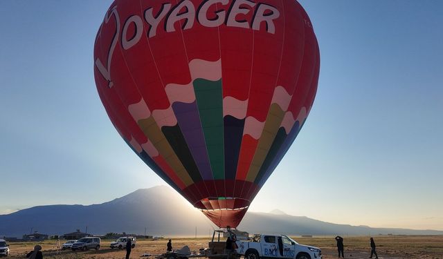 Doğubayazıt semaları sıcak hava balonuyla renklendi