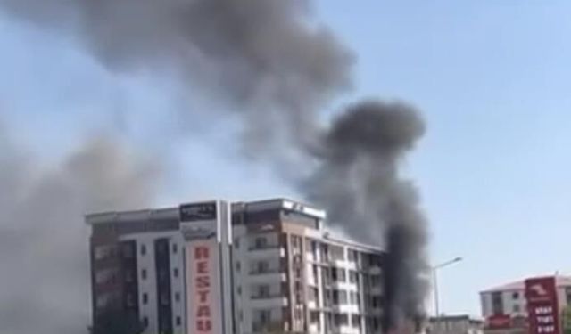 Elazığ'da iş yeri alevlere teslim oldu