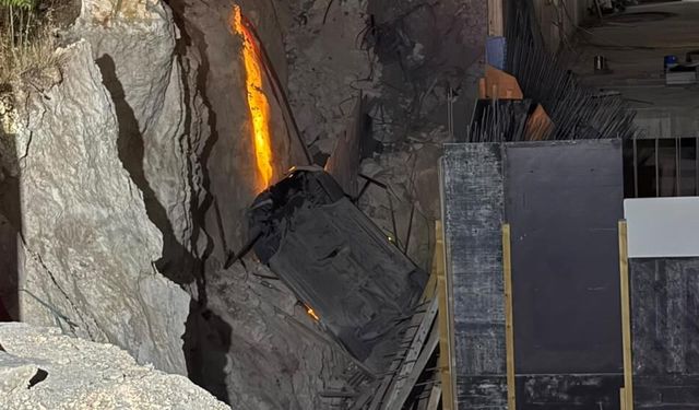Gaziantep'te otomobil inşaat çukuruna düştü: 2'si ağır 3 yaralı