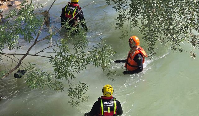 Habur Çayı'nda akıntıya kapılarak kaybolan genci arama çalışmaları devam ediyor