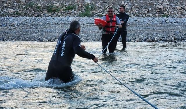 Kezer Çayı'nda mahsur kalan 8 kişi kurtarıldı