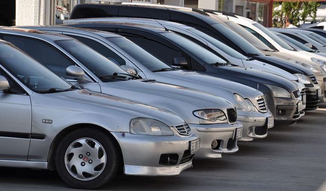 Kilometresi düşürülen araçlarla 47 kişiyi dolandıran şebekeye operasyon