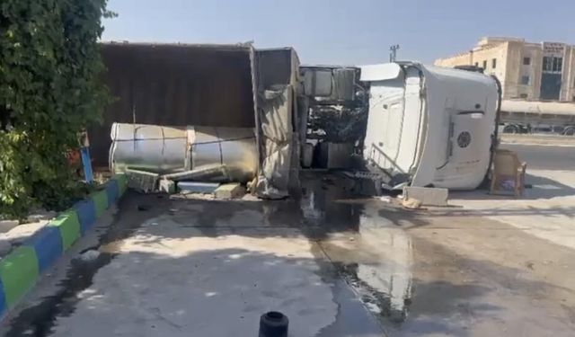 Mardin'deki tır kazası güvenlik kamerasına yansıdı