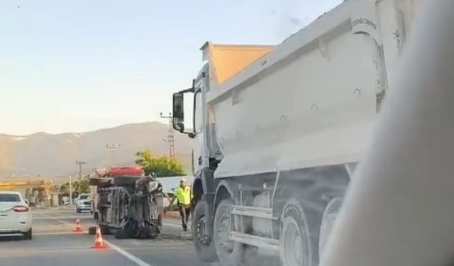 Muş'ta İl Özel İdaresi'ne ait araç takla attı: 1 yaralı