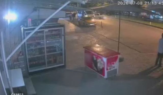 Park halindeki minibüse çarpan sürücü yaralandı