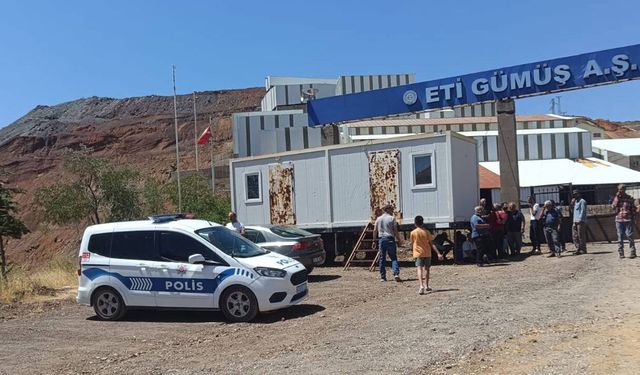 Maaşlarını alamayan madenciler eylem başlattı