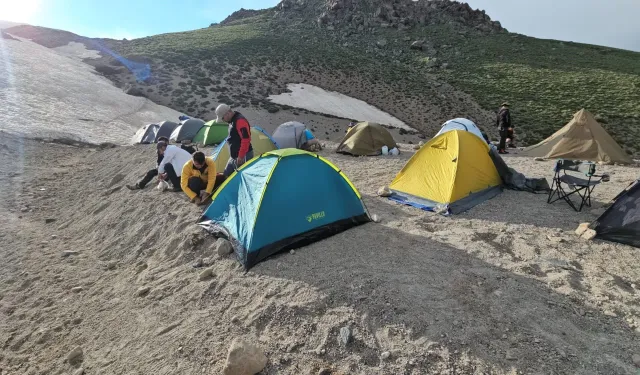 Süphan Dağı zirvesinden Van Gölü için anlamlı çağrı