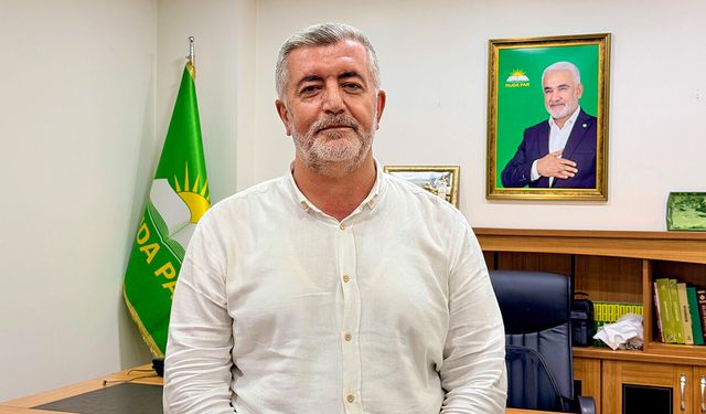HÜDA PAR: Tarihi camilerde uygunsuz görüntülere son verilmeli