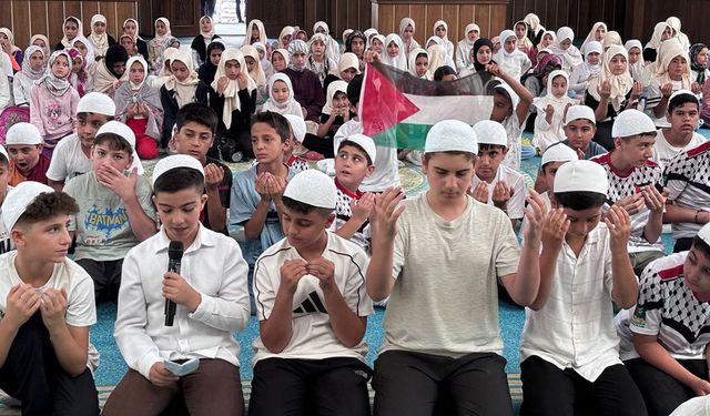 Siirt’te yüzlerce çocuk "Hayat Namazla Güzeldir" mesajıyla camiye yürüdü