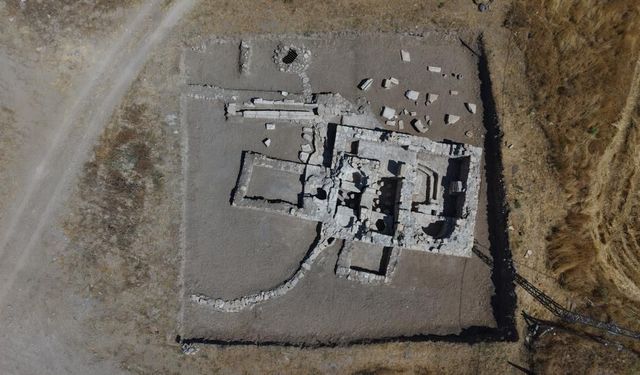 84 metrekarelik mozaiğin ardından villa, hamam ve çocuk mezarı bulundu