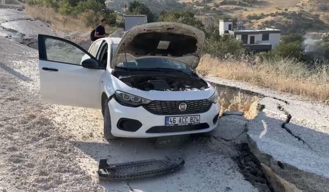 Adıyaman'da heyelanlı yolda kaza: Otomobil yükselen asfalta çarptı