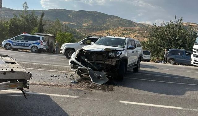 Adıyaman'da otomobille motosiklet kafa kafaya çarpıştı: Bir ağır yaralı