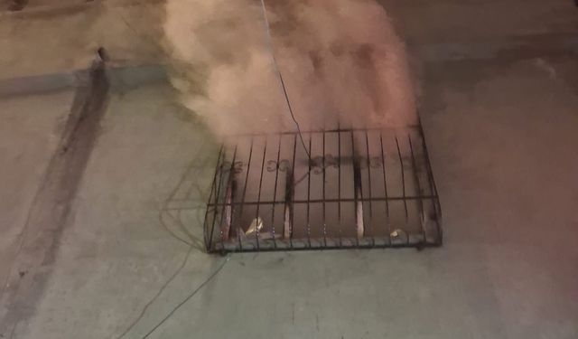 Eşine sinirlenen adam evini yaktı