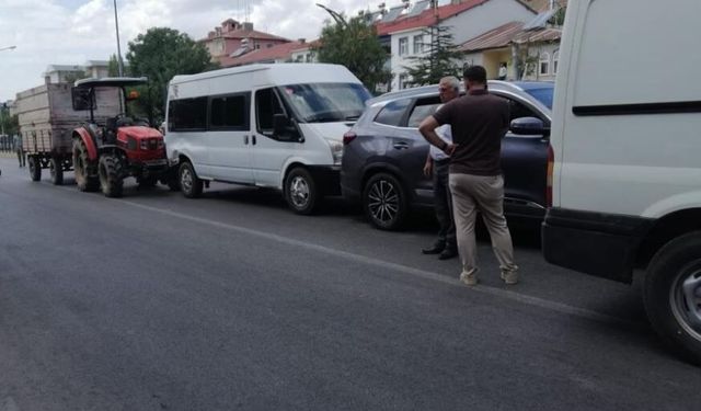 Bingöl'de zincirleme kaza: 4 araç çarpıştı