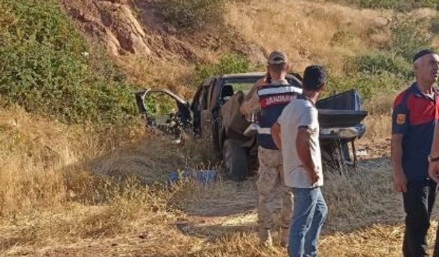 Elazığ’da kamyonet şarampole yuvarlandı: 2 yaralı