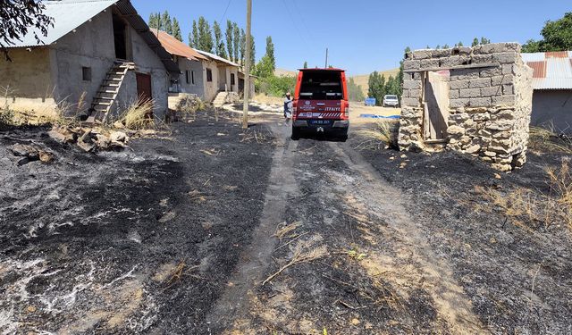 Malatya'da evlere yakın alanda yangın