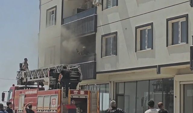 Mardin'de 5 katlı apartmanda yangın: 1’i bebek 3 kişi dumandan etkilendi