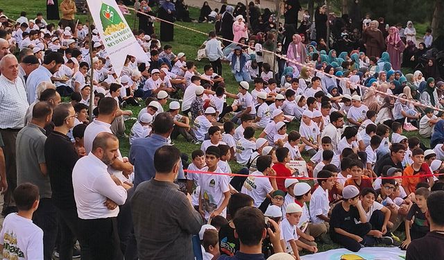 Muş'ta "Hayat Namazla Güzeldir" coşkusu: Yüzlerce çocuk ve veli bir araya geldi