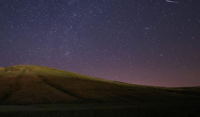 Perseid meteor yağmuru Van Gölü kıyısından görüntülendi