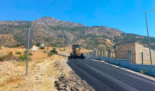 Sason'da 4 köy yolunda asfalt onarım çalışması