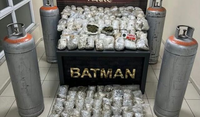 Batman'da sanayi tüplerine zulalanmış 87,5 kilo skunk ele geçirildi