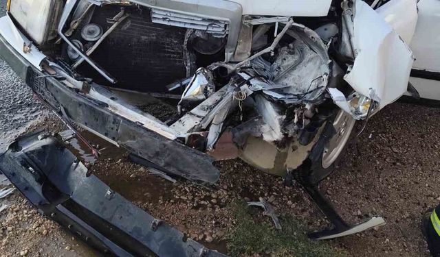 Mardin'de iki araç çarpıştı: Bir yaralı