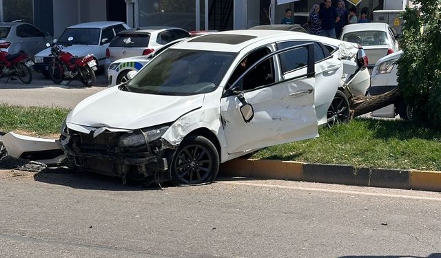 Otomobil ile beton mikseri çarpıştı: 4 yaralı