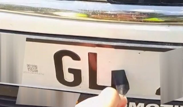 Plakada bant ile yapılan harf değişikliğine 140 bin TL ceza