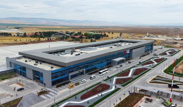 Bakan Uraloğlu: Malatya Havalimanı yolcu kapasitesini 2 milyon 500 bine yükselttik