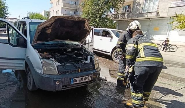 Batman'da araç yangınını vatandaşlar söndürdü