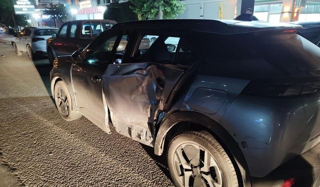 Batman'da beton mikseri ile otomobil çarpıştı